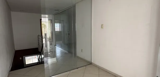 Casa com 3 Quartos para venda ou aluguel, 750m² no Flores, Manaus