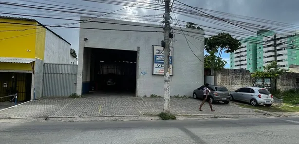 Galpão/Depósito/Armazém à venda, 300m² no Recreio Ipitanga, Lauro de Freitas