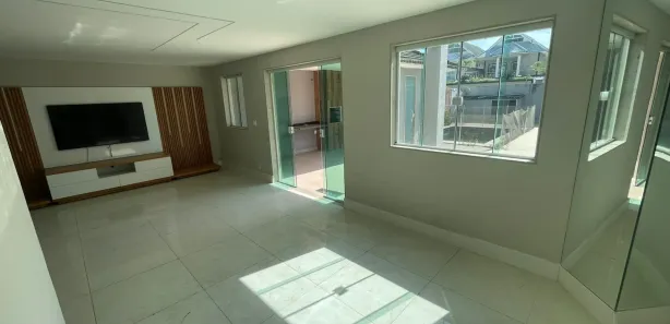 Casa de Condomínio com 4 Quartos para alugar, 220m² no Recreio dos Bandeirantes, Rio de Janeiro