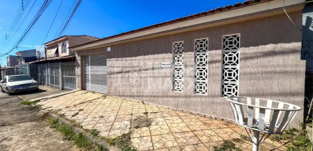 Casa com 5 Quartos à venda, 180m² no Taguatinga Norte, Brasília