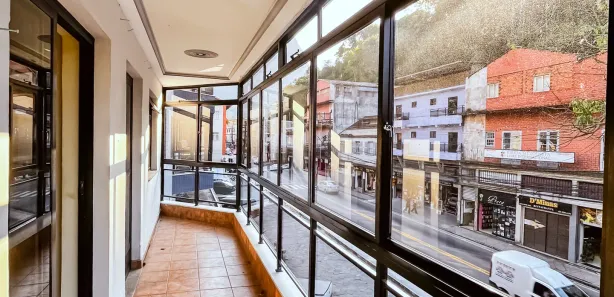 Apartamento com 2 Quartos para alugar, 98m² no Retiro, Petrópolis