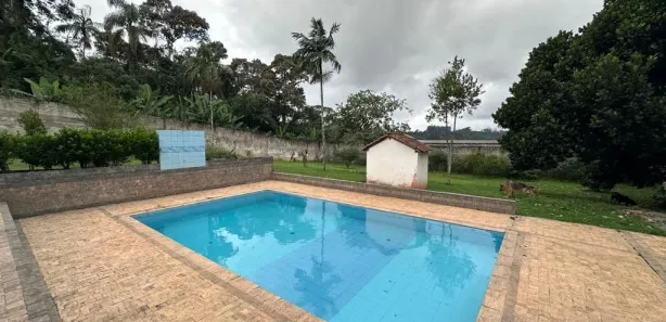Fazenda/Sítio com 6 Quartos para alugar, 182m² no Ressaca, Itapecerica da Serra