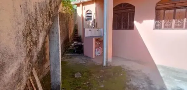 Casa com 3 Quartos para alugar, 40m² no Vista Alegre - 1ª Seção, Ibirité