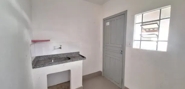 Casa com 2 Quartos para alugar, 40m² no Santa Tereza, Belo Horizonte