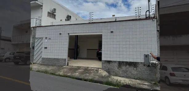 Casa com 3 Quartos para venda ou aluguel, 750m² no Flores, Manaus