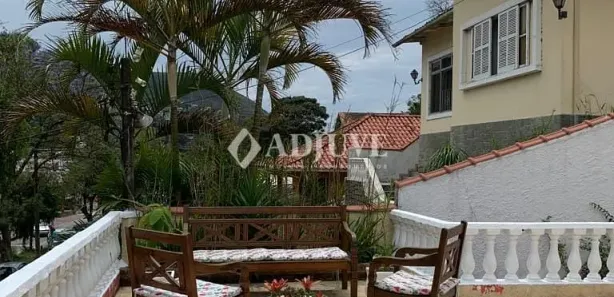 Casa com 4 Quartos para venda ou aluguel, 216m² no Cascatinha, Petrópolis