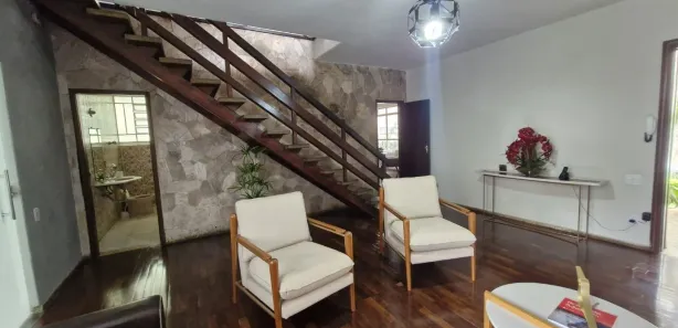 Casa com 7 Quartos à venda, 260m² no São José, Belo Horizonte