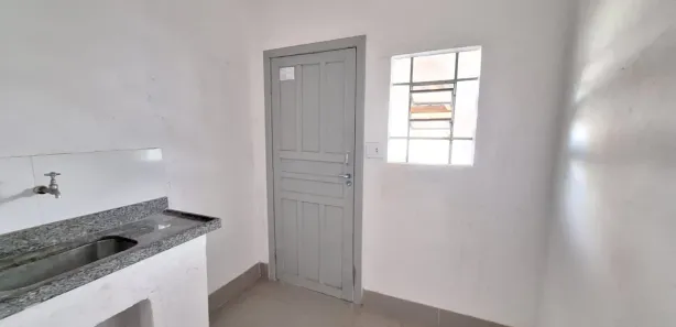Casa com 2 Quartos para alugar, 40m² no Santa Tereza, Belo Horizonte