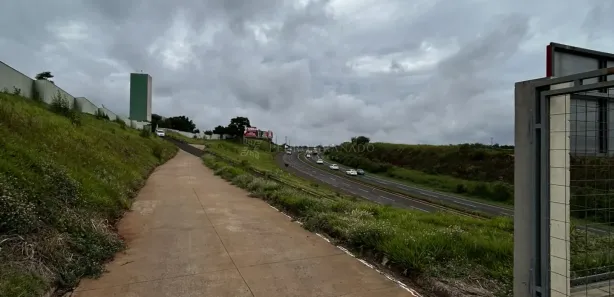 Prédio Comercial para alugar, 2100m² no , Marialva