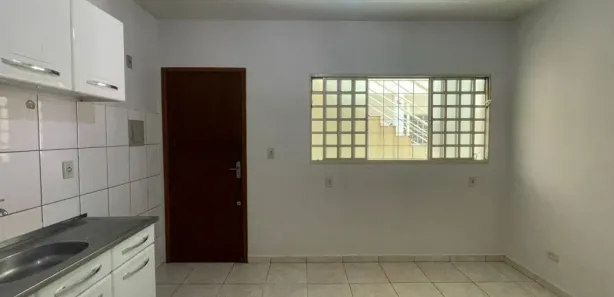 Kitnet para alugar, 35m² no Zona 07, Maringá