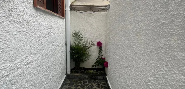 Casa de Condomínio com 2 Quartos para alugar, 60m² no Duchas, Petrópolis