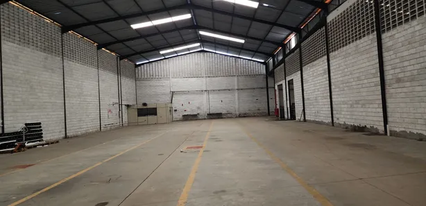 Galpão/Depósito/Armazém para alugar, 1200m² no Buraquinho, Lauro de Freitas