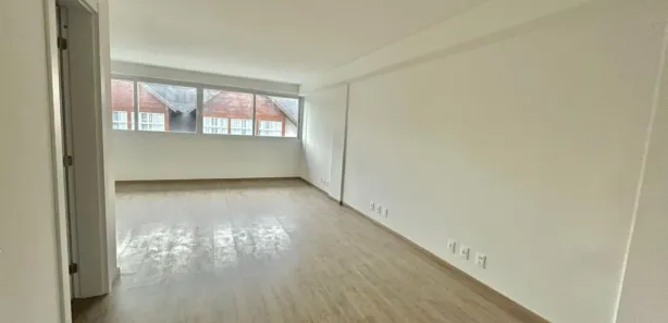 Sala Comercial à venda, 39m² no Centro, Gramado