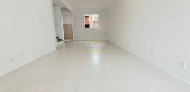 Sobrado com 3 Quartos para alugar, 100m² no Iririú, Joinville