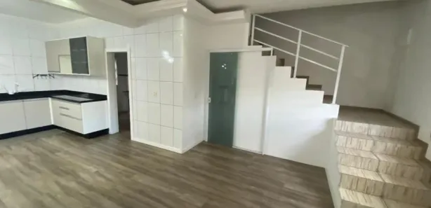 Sobrado com 3 Quartos para alugar, 150m² no Nova Brasília, Joinville