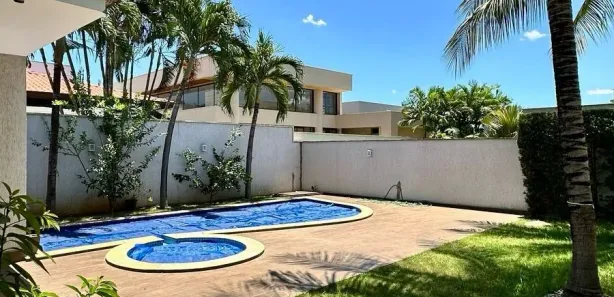 Sobrado com 4 Quartos para alugar, 300m² no Jardins Milão, Goiânia