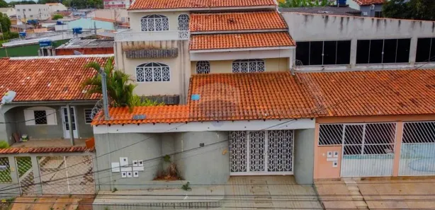 Casa com 10 Quartos à venda, 625m² no Setor Leste, Brasília