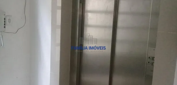 Sala Comercial para alugar, 246m² no Gonzaga, Santos