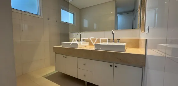 Casa de Condomínio com 3 Quartos à venda, 450m² no Jardins Verona, Goiânia