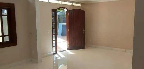 Sobrado com 4 Quartos para alugar, 230m² no Setor Central, Brasília