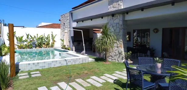 Casa de Condomínio com 4 Quartos para venda ou aluguel, 440m² no , Vera Cruz