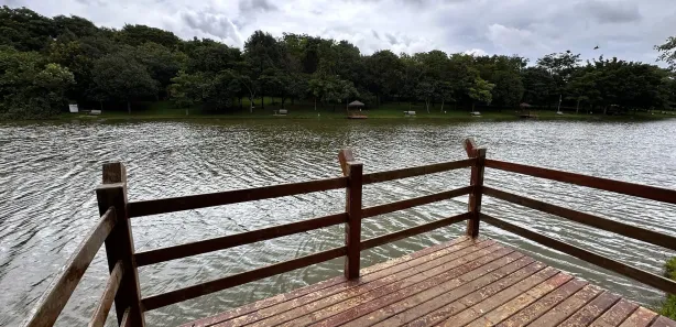 Casa de Condomínio com 5 Quartos para alugar, 265m² no Jardins Madri, Goiânia