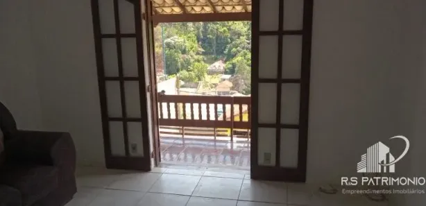 Apartamento com 3 Quartos para alugar, 70m² no Carangola, Petrópolis