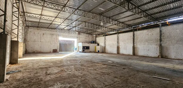 Galpão/Depósito/Armazém para alugar, 670m² no Quintas, Natal