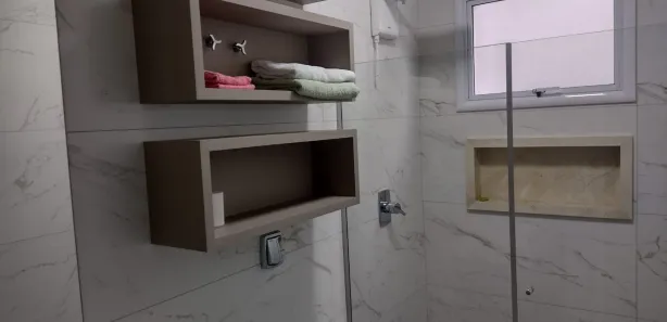 Casa de Condomínio com 3 Quartos para alugar, 350m² no Jardins Madri, Goiânia