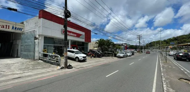 Ponto Comercial para venda ou aluguel, 800m² no Arraial do Retiro, Salvador