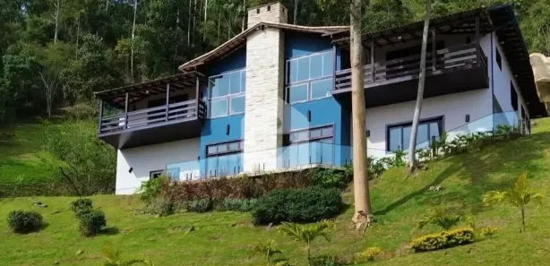 Casa com 5 Quartos para venda ou aluguel, 1060m² no Samambaia, Petrópolis
