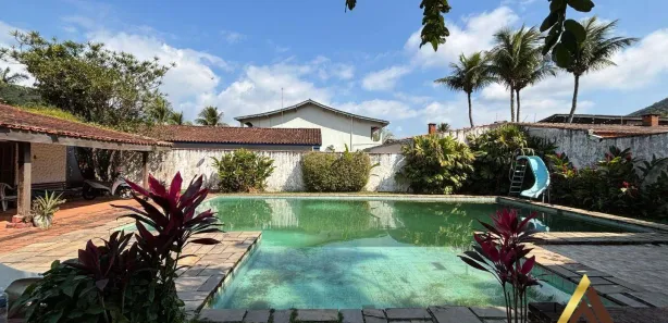 Casa de Condomínio com 4 Quartos à venda, 1455m² no Pitangueiras, Guarujá