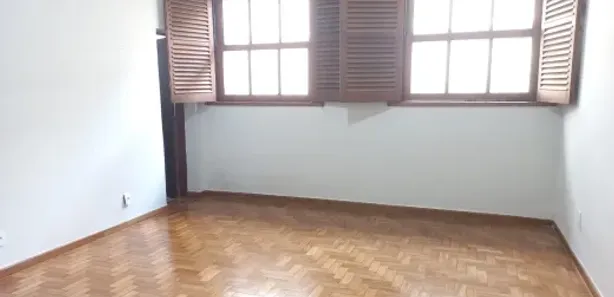 Casa com 2 Quartos para alugar, 185m² no Santo Antônio, Belo Horizonte