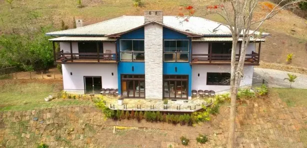 Casa com 5 Quartos para venda ou aluguel, 1060m² no Samambaia, Petrópolis