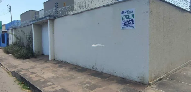 Imóvel Comercial com 4 Quartos à venda, 240m² no Centro, Piripiri