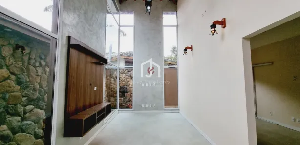 Casa de Condomínio com 3 Quartos para alugar, 216m² no Parque São Luís, Taubaté