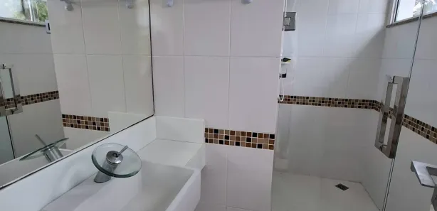 Casa de Condomínio com 5 Quartos para alugar, 370m² no Busca Vida (Abrantes), Camaçari
