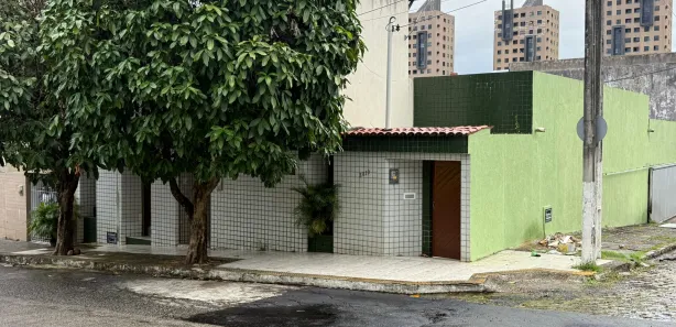 Casa com 3 Quartos para alugar, 165m² no Candelária, Natal