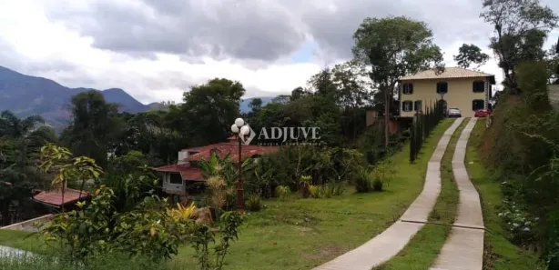 Casa de Condomínio com 4 Quartos para venda ou aluguel, 262m² no Samambaia, Petrópolis