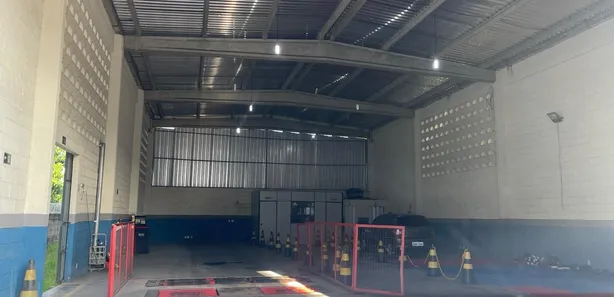 Galpão/Depósito/Armazém com 2 Quartos à venda, 300m² no Recreio Ipitanga, Lauro de Freitas
