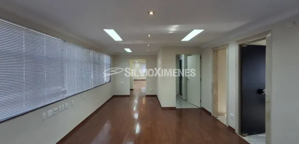 Sala Comercial para alugar, 136m² no Santa Efigênia, Belo Horizonte