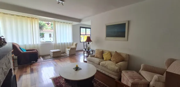 Casa com 3 Quartos para venda ou aluguel, 450m² no Nogueira, Petrópolis