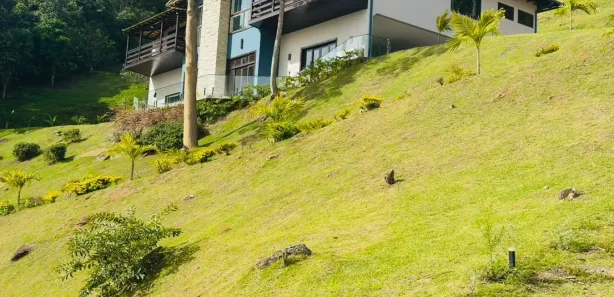 Casa de Condomínio com 5 Quartos para venda ou aluguel, 1060m² no Samambaia, Petrópolis