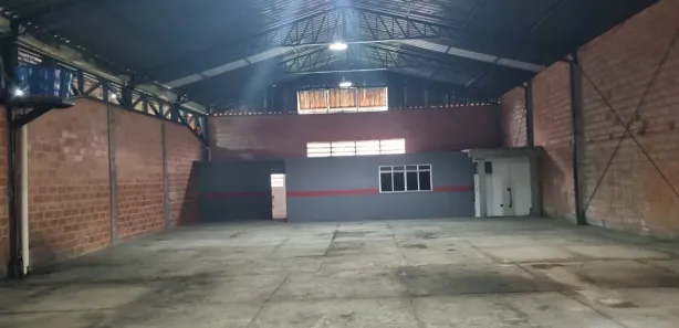 Galpão/Depósito/Armazém para alugar, 500m² no Pedro do Rio, Petrópolis