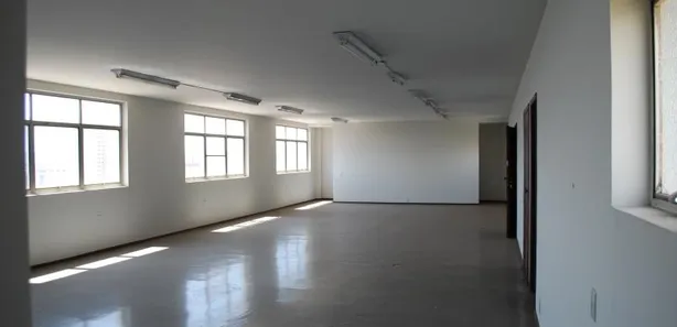 Sala Comercial para alugar, 128m² no Santa Efigênia, Belo Horizonte
