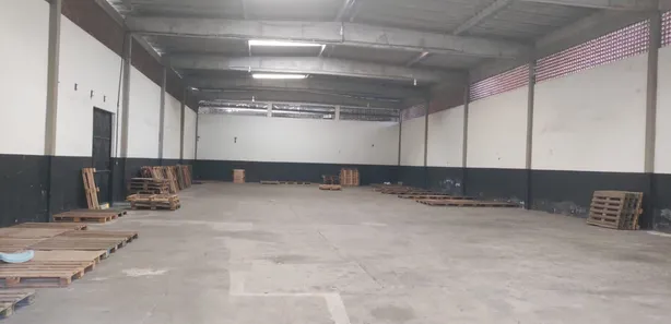 Galpão/Depósito/Armazém para alugar, 650m² no Porto Seco Pirajá, Salvador