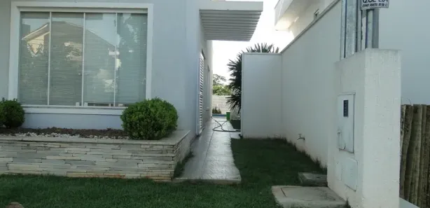 Casa de Condomínio com 4 Quartos para alugar, 390m² no Loteamento Portal do Sol II, Goiânia