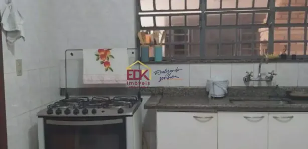 Sobrado com 6 Quartos para alugar, 176m² no Jardim Califórnia, Taubaté