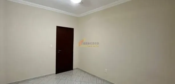 Casa com 3 Quartos para alugar, 184m² no São José, Divinópolis