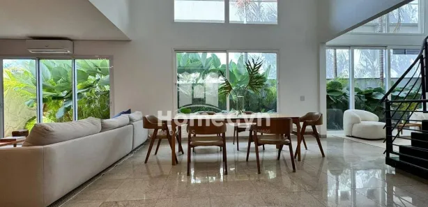 Sobrado com 5 Quartos para alugar, 300m² no Jardins Valência, Goiânia